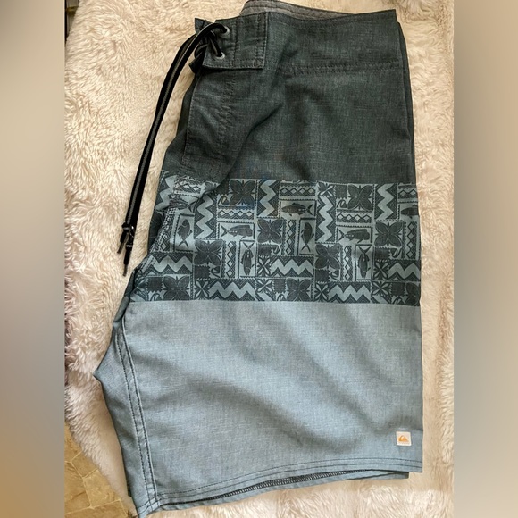 Quicksilver Waterman’s Board Shorts - Picture 2 of 6